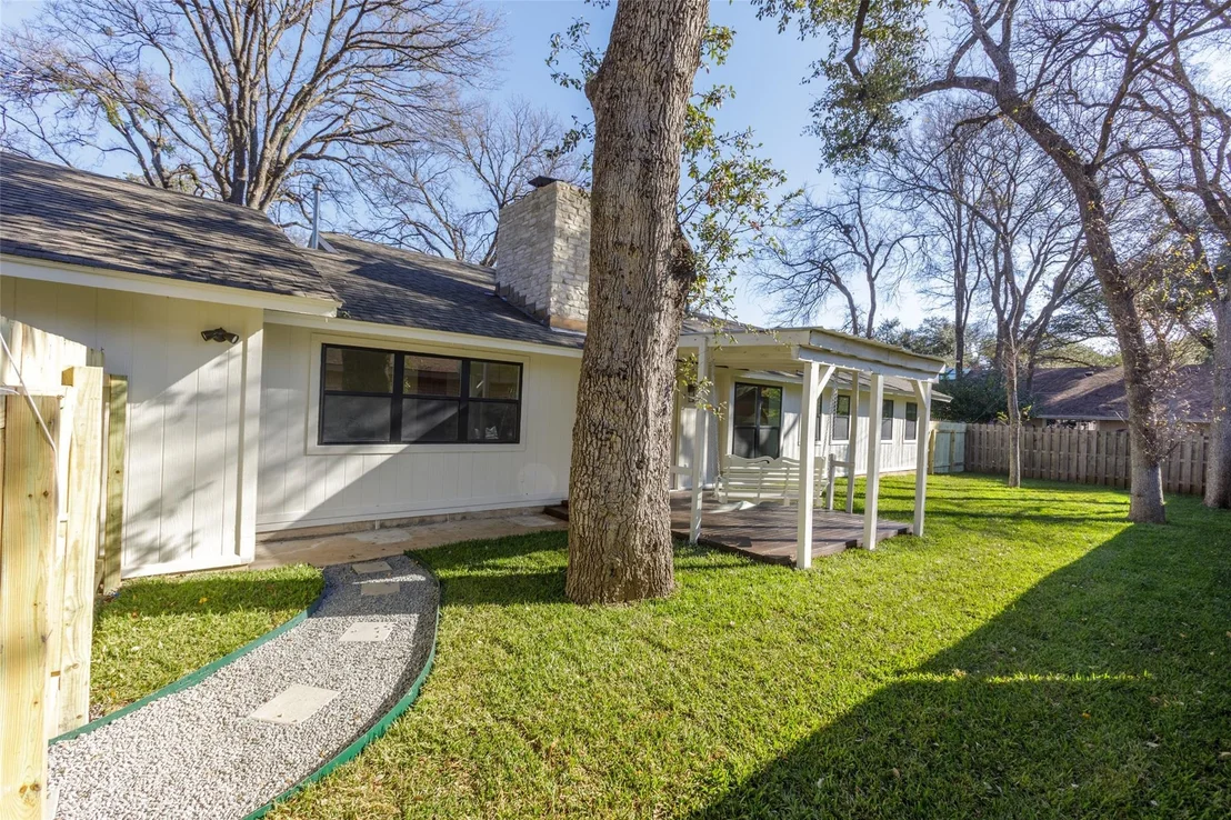 Photo of 4011 Austin Woods DR