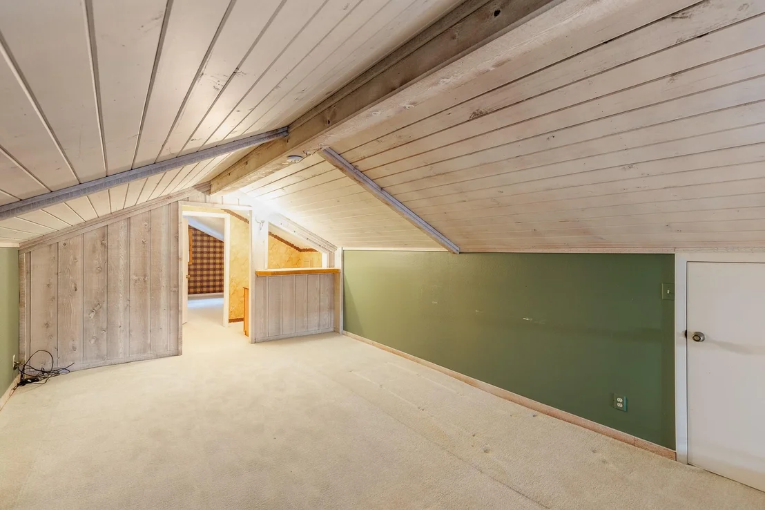 Photo of 2820 Aurora