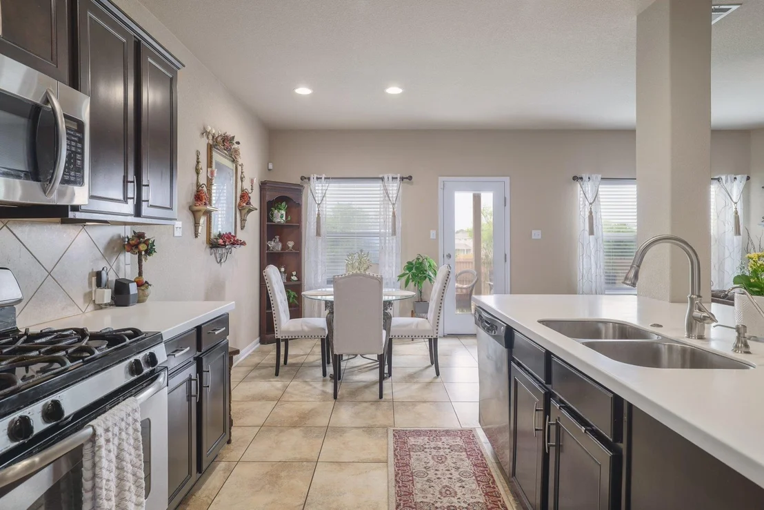 Photo of 588 Bottle Brush DR