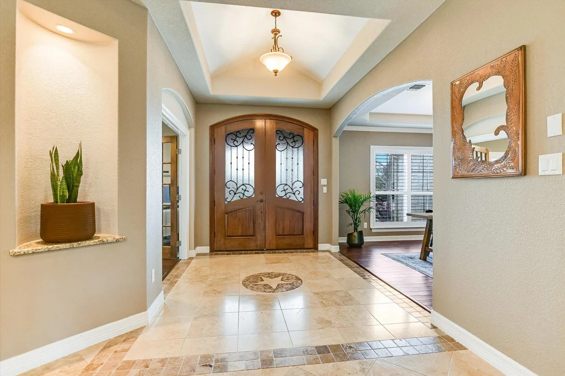 Photo of 604 Lake Side CV