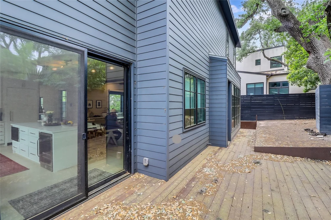 Photo of 1402 Drake Ave