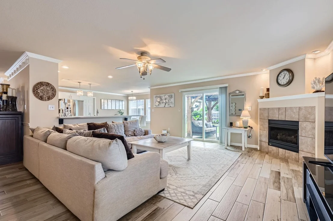 Photo of 3809 TAILFEATHER DR