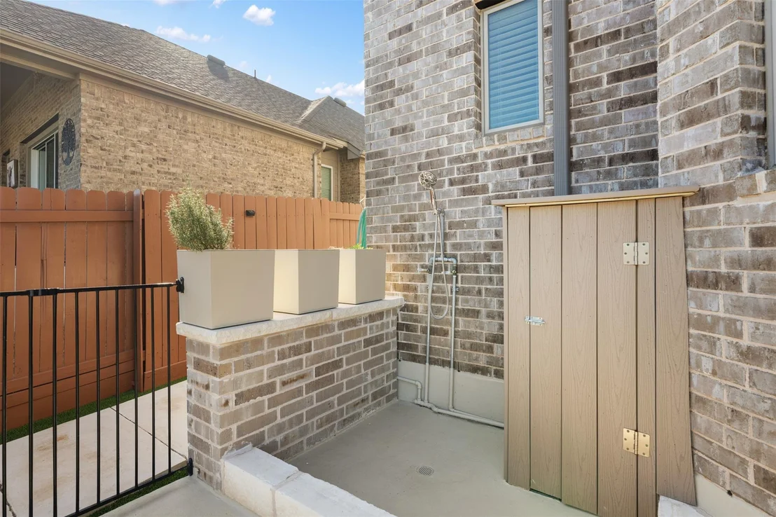 Photo of 2116 Ambling TRL