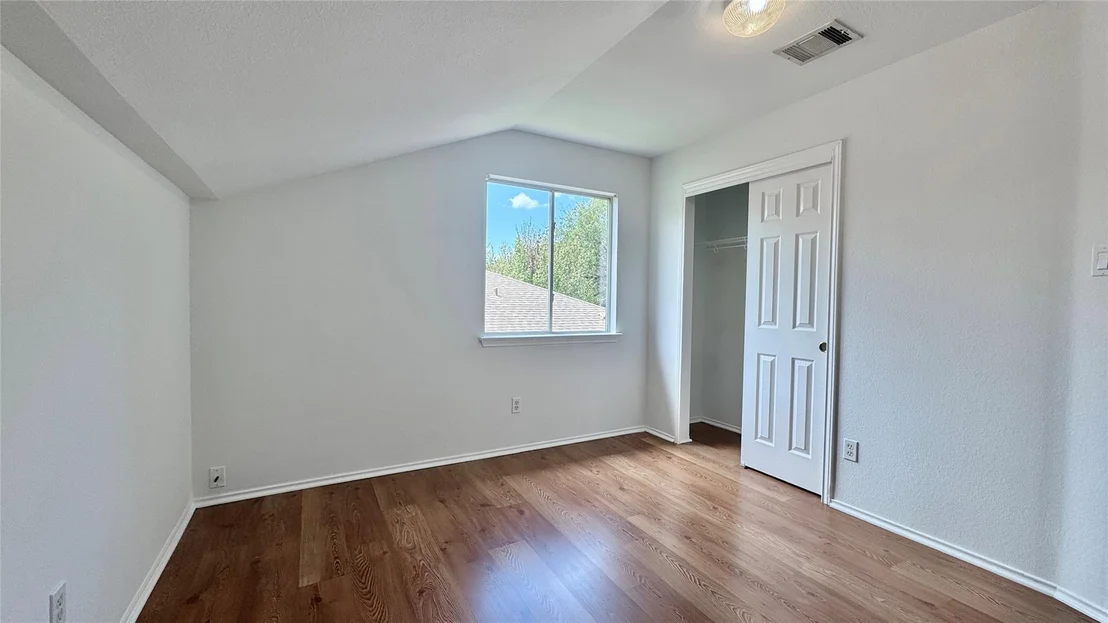 Photo of 1402 Molson Lake DR
