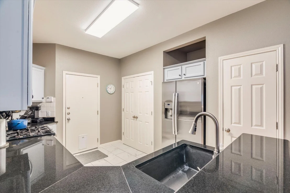 Photo of 809 Hilltop DR