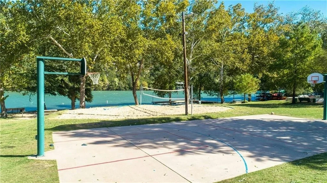 Photo of 2803 Edgewater DR