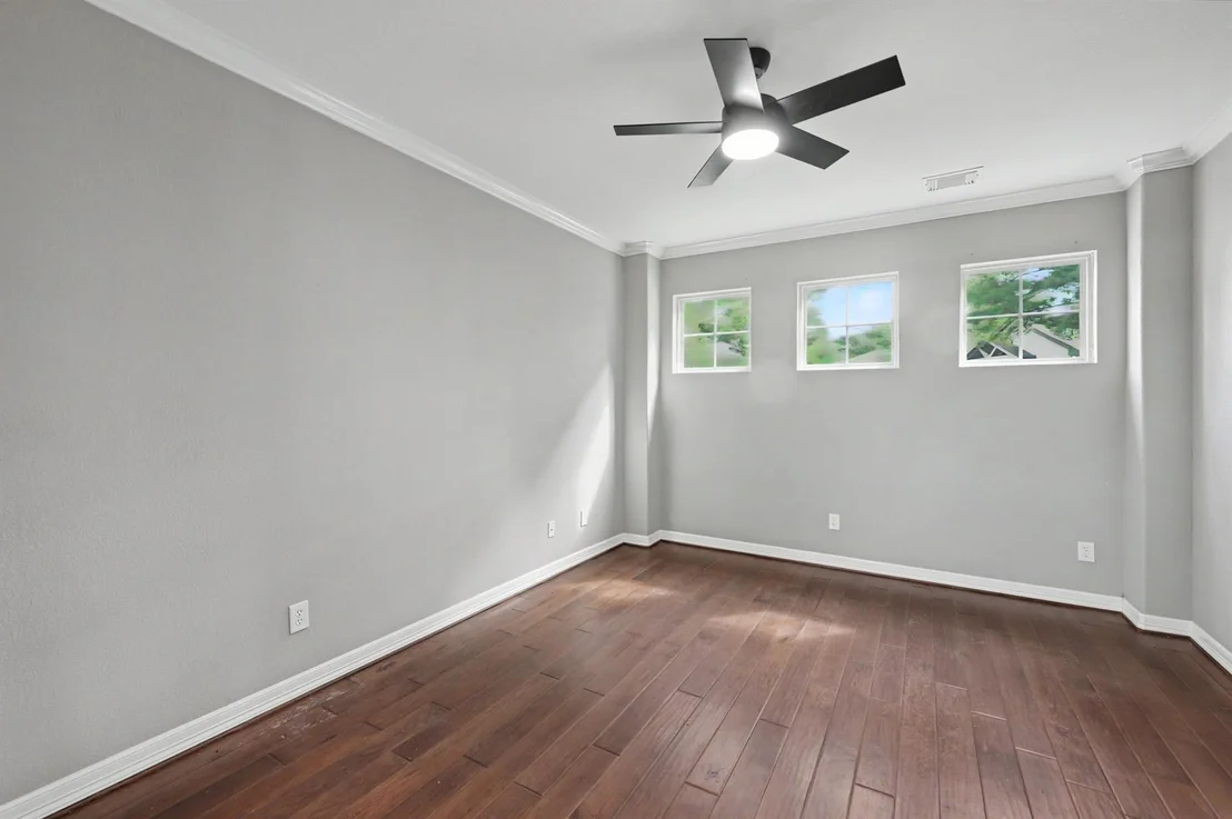Photo of 19089 Grandview PT