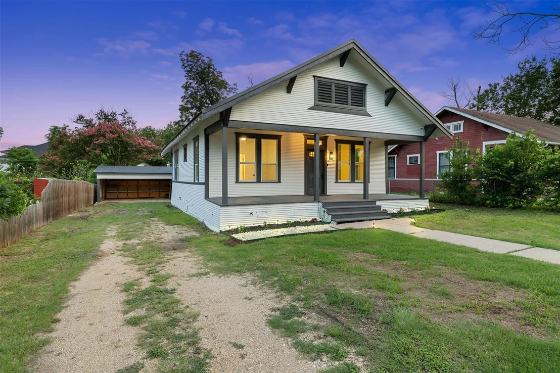 Photo of 707 W 7th ST