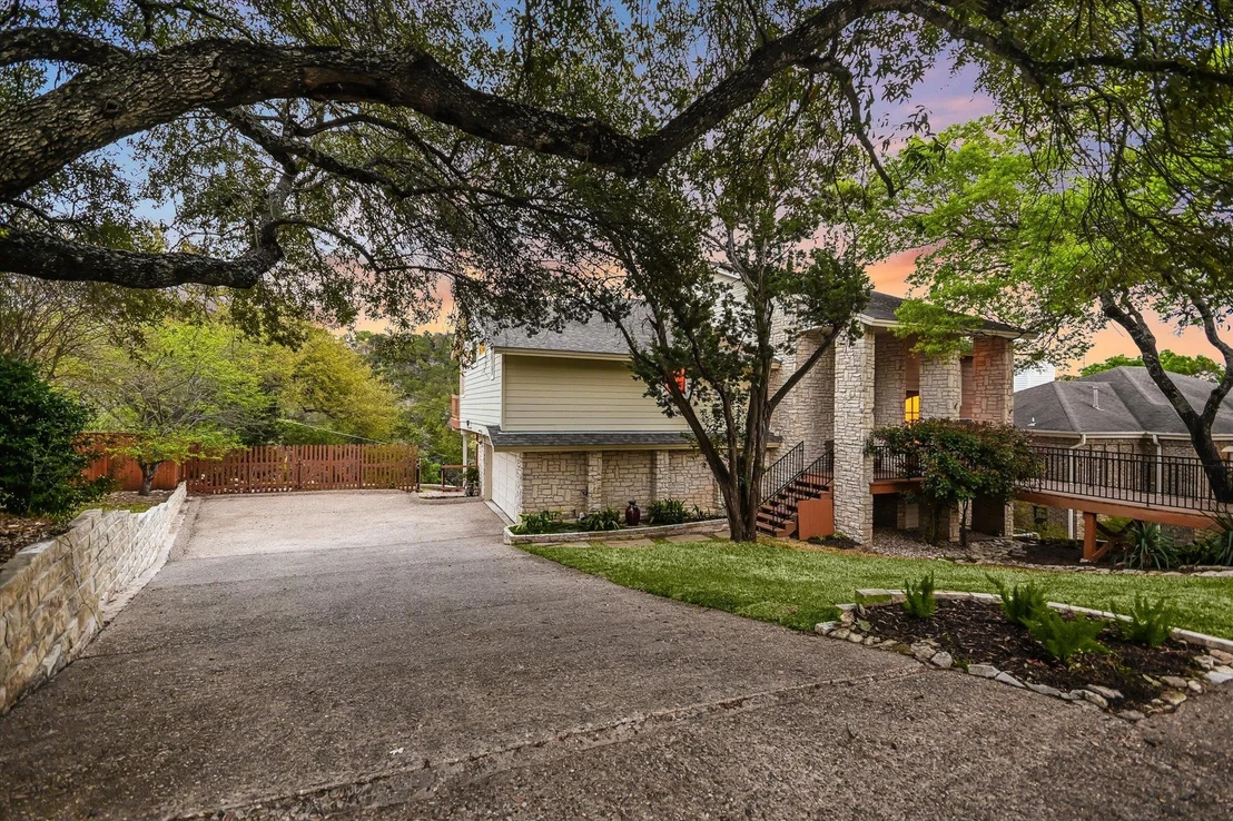 Photo of 1607 Bay Hill DR