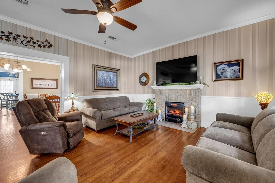 Photo of 909 Flag ST