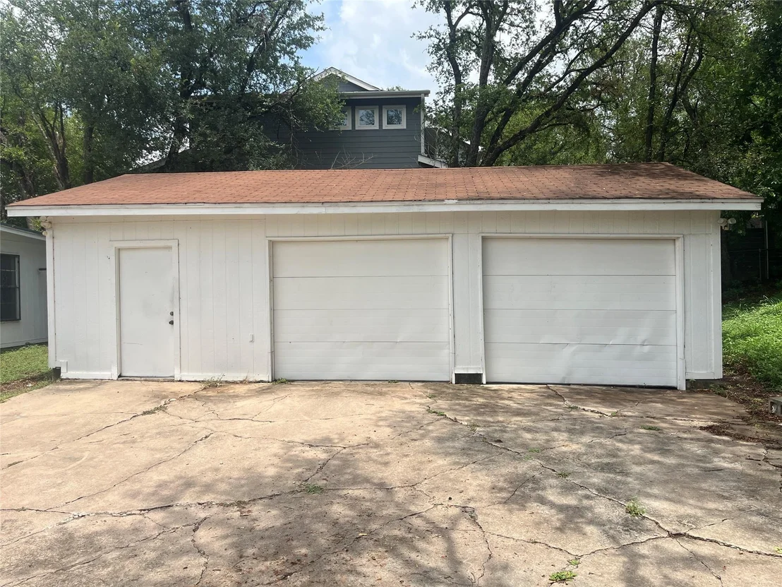 Photo of 4307 Leslie Ave