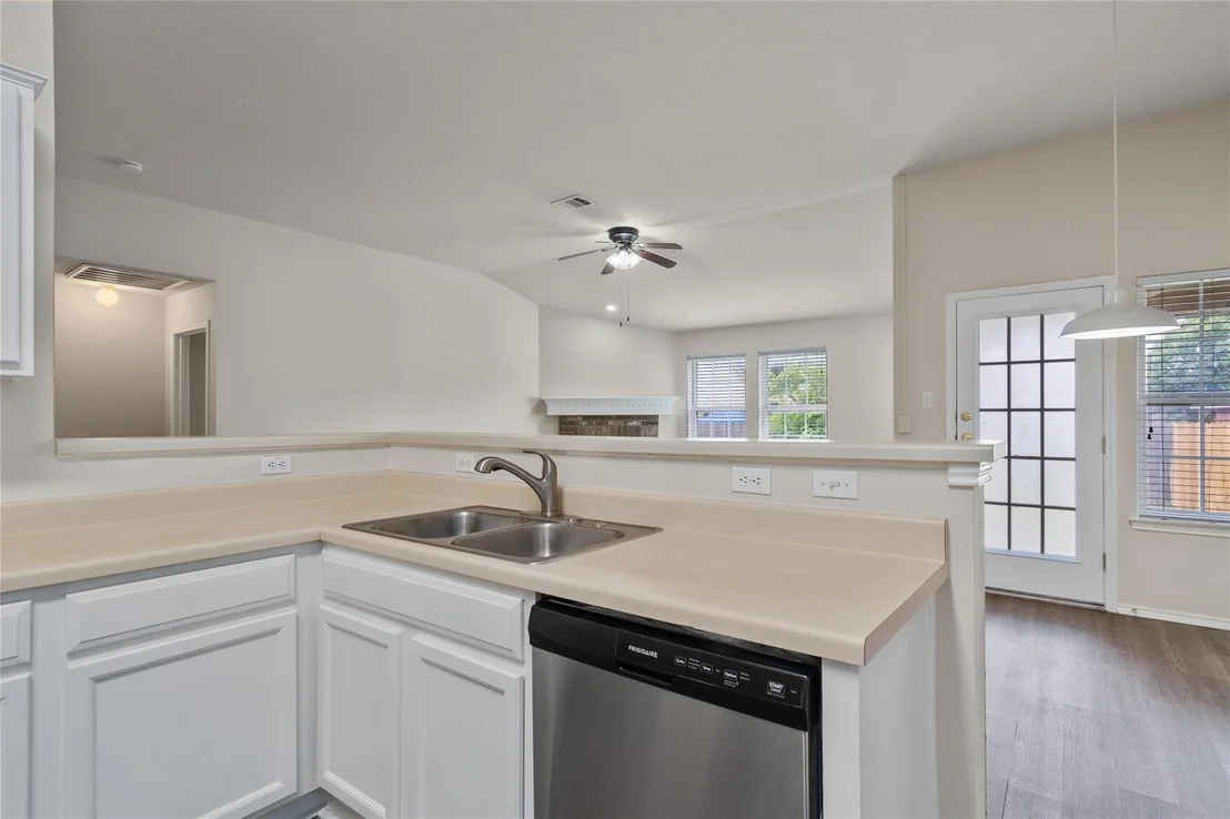 Photo of 3924 Links LN