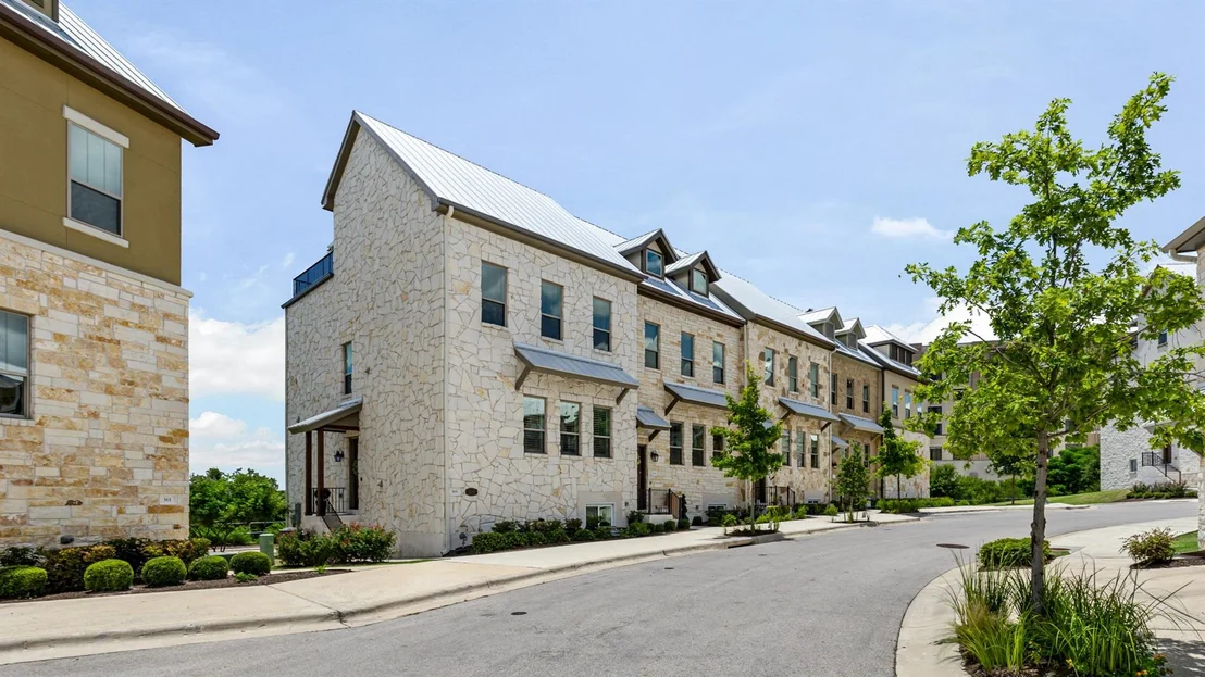 Photo of 365 Adams ST