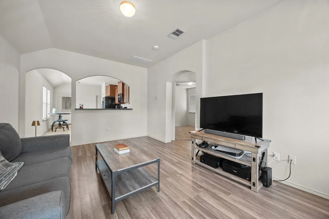 Photo of 621 Amber LN