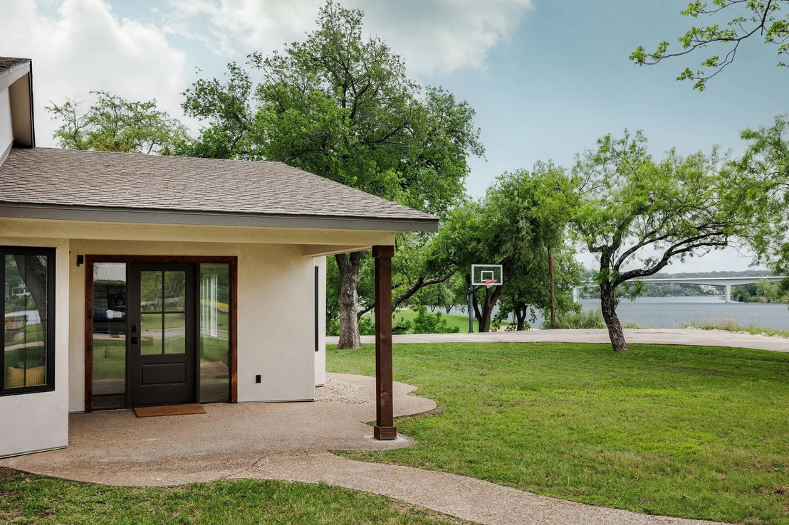 Photo of 500 Lakeshore DR