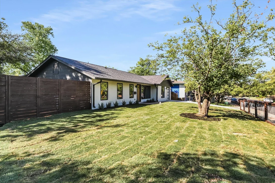 Photo of 2401 Rogge LN