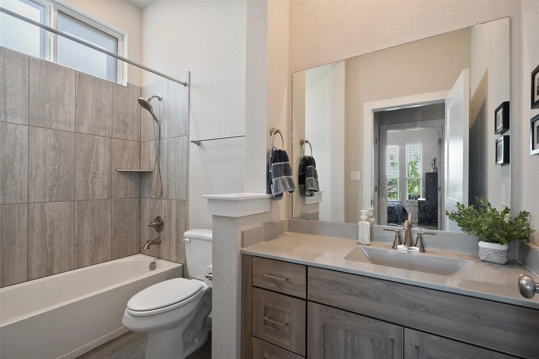Photo of 1112 Bluewood BND