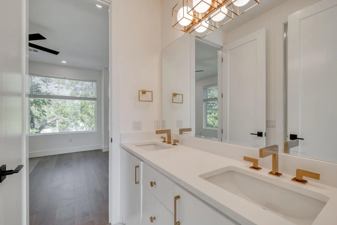 Photo of 5700 LOUISE LN