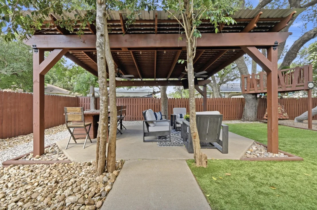 Photo of 303 Pin Oak DR