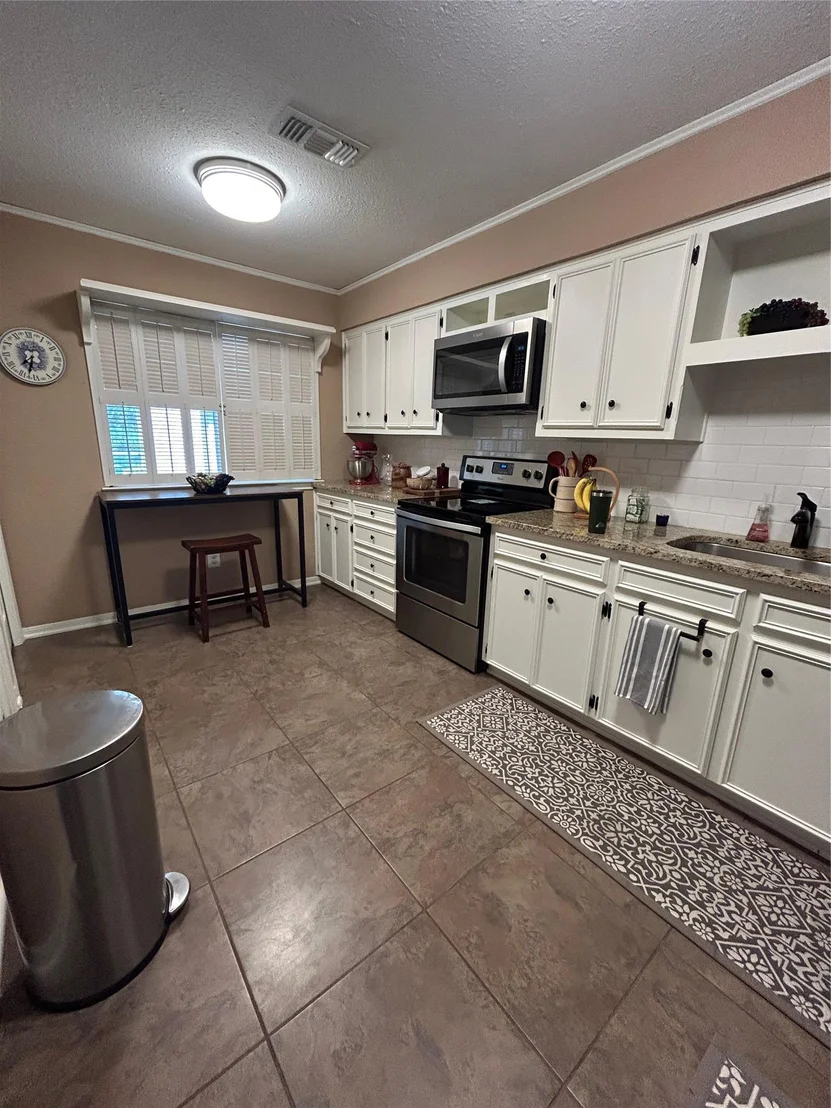 Photo of Unit D at 11121 Pinehurst DR