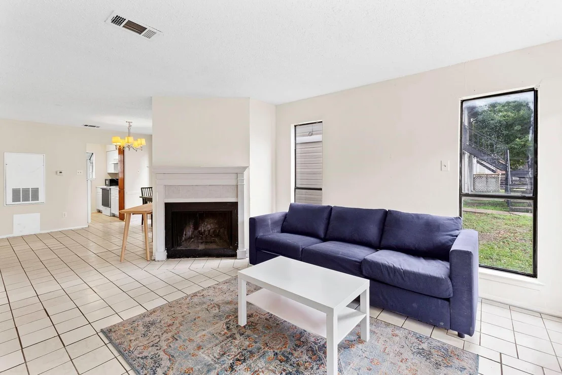 Photo of 1907 W LOOP