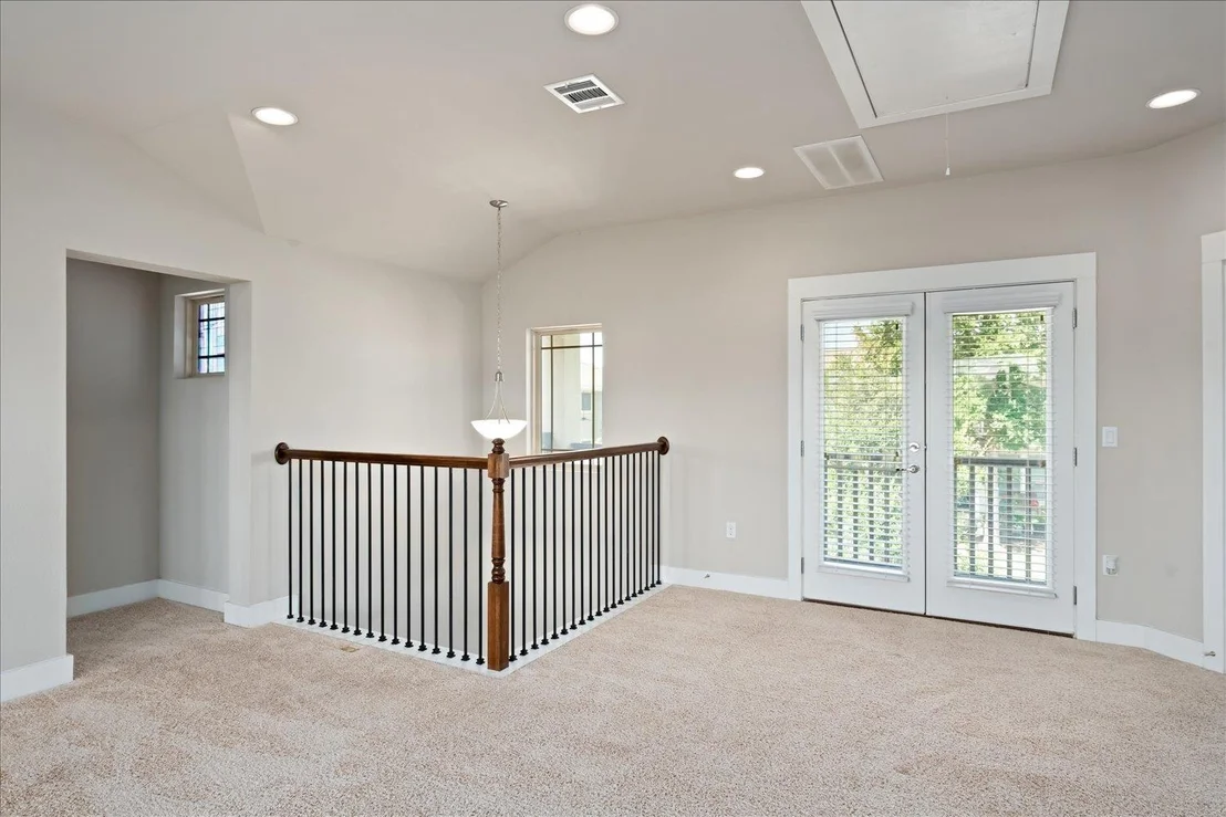 Photo of Unit 4 at 9305 McKnight LOOP
