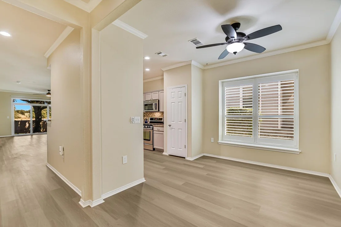 Photo of 215 Bonham LOOP