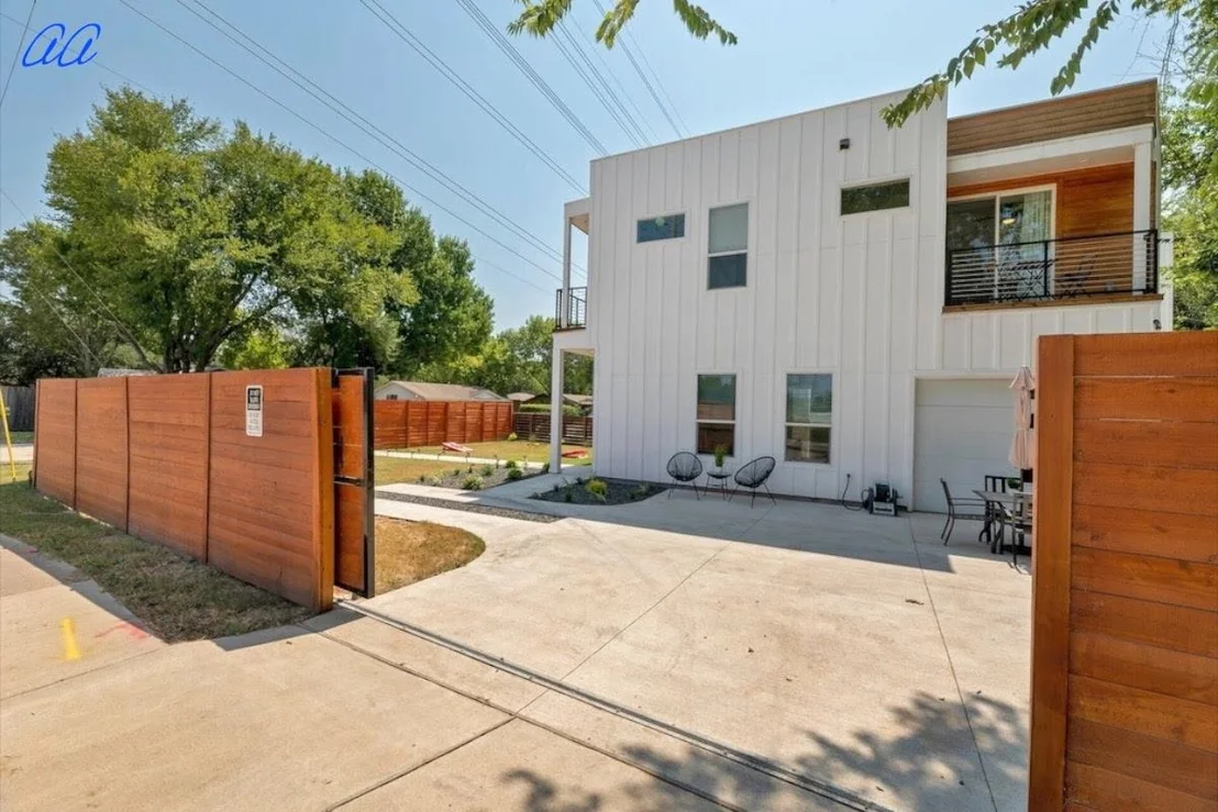 Photo of Unit 1 at 5401 Stuart Cir DR