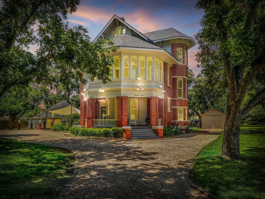 Photo of 1220 W Lake DR