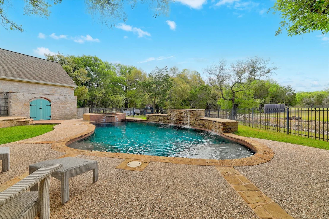 Photo of 426 Logan Ranch RD