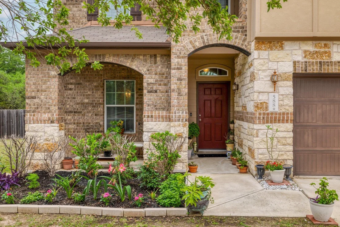 Photo of 588 Bottle Brush DR
