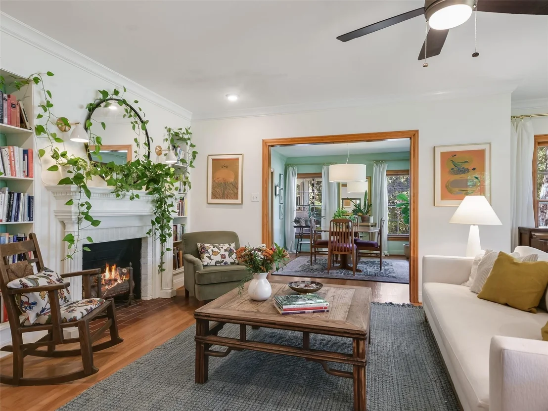 Photo of 1004 N Main ST