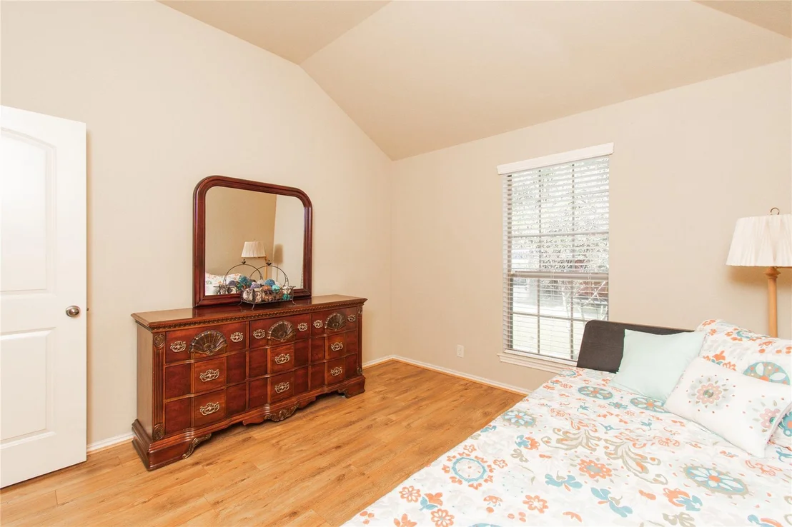 Photo of 947 Madrone DR