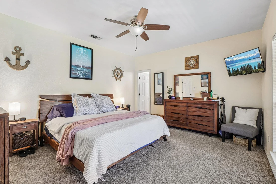 Photo of 241 Laura LN
