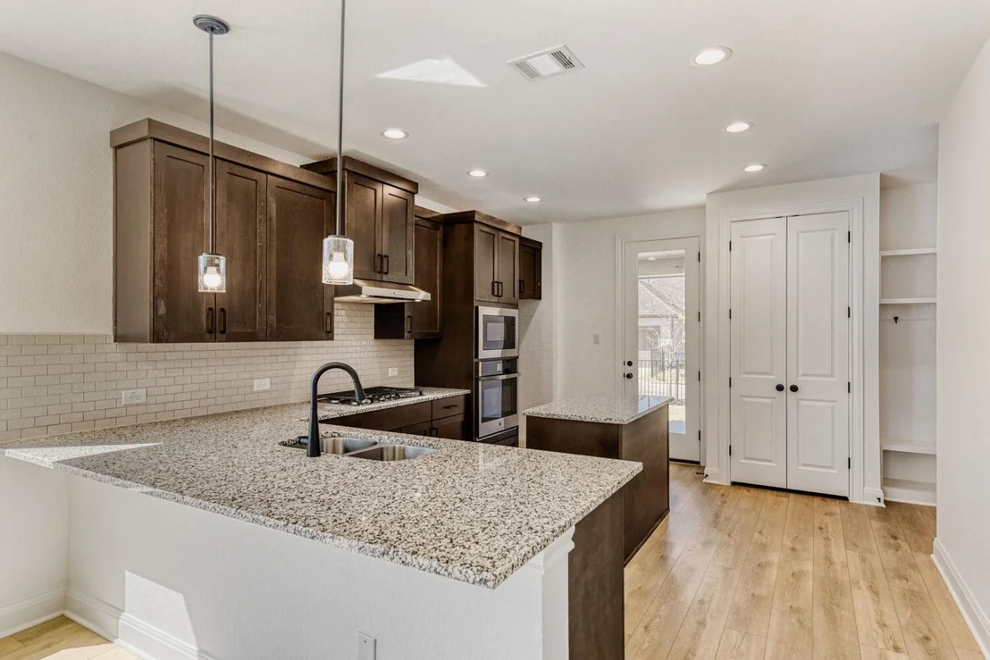 Photo of 175 International ST