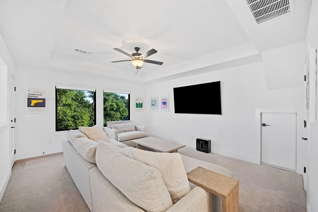 Photo of 645 Wolf Ridge RD