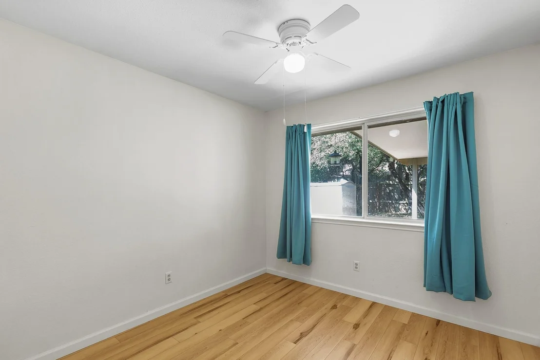 Photo of 605 Clear Spring LN