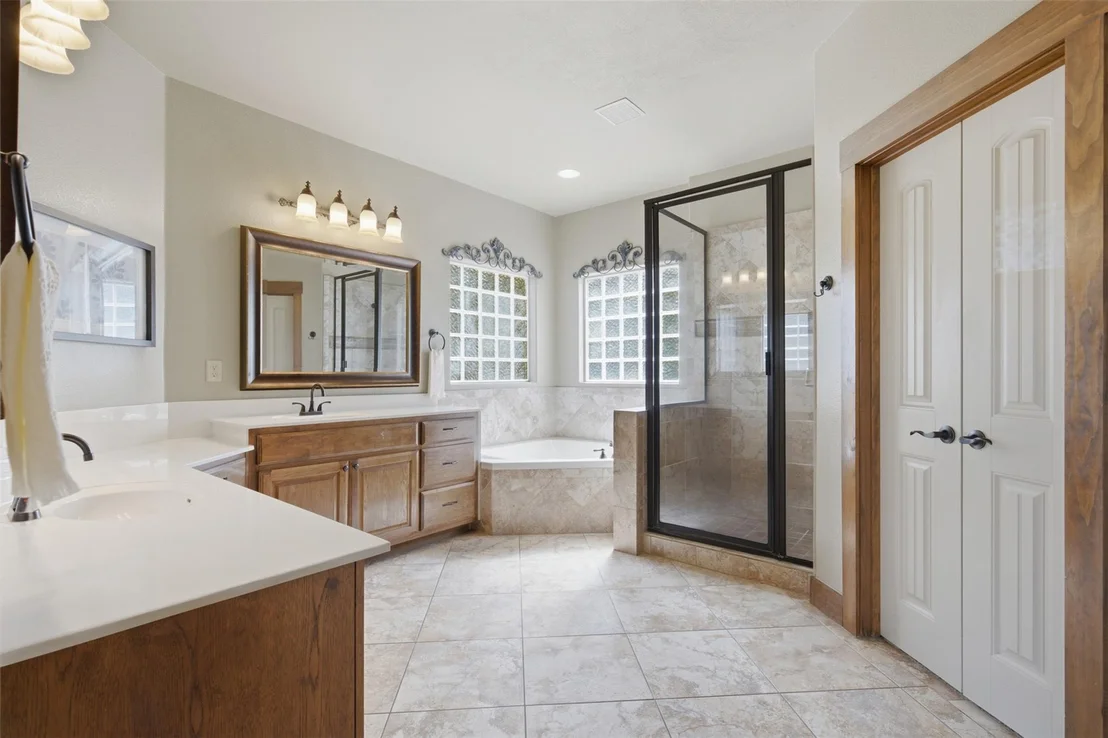 Photo of 700 Augusta CIR N