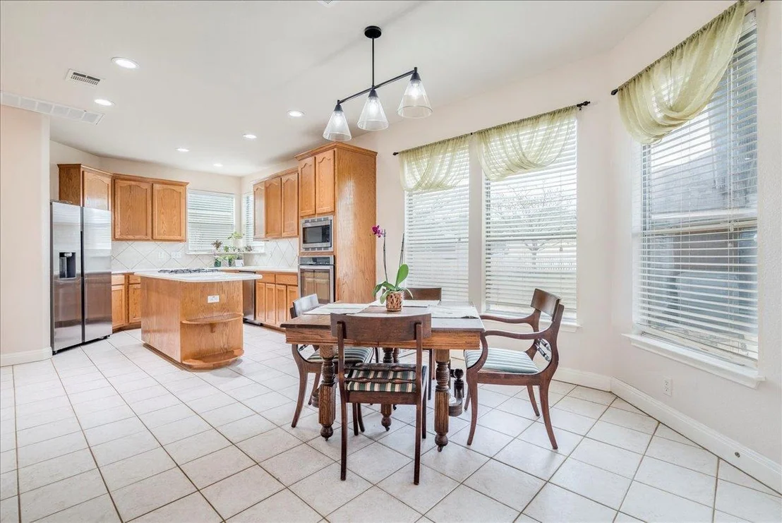 Photo of 1077 Fairway