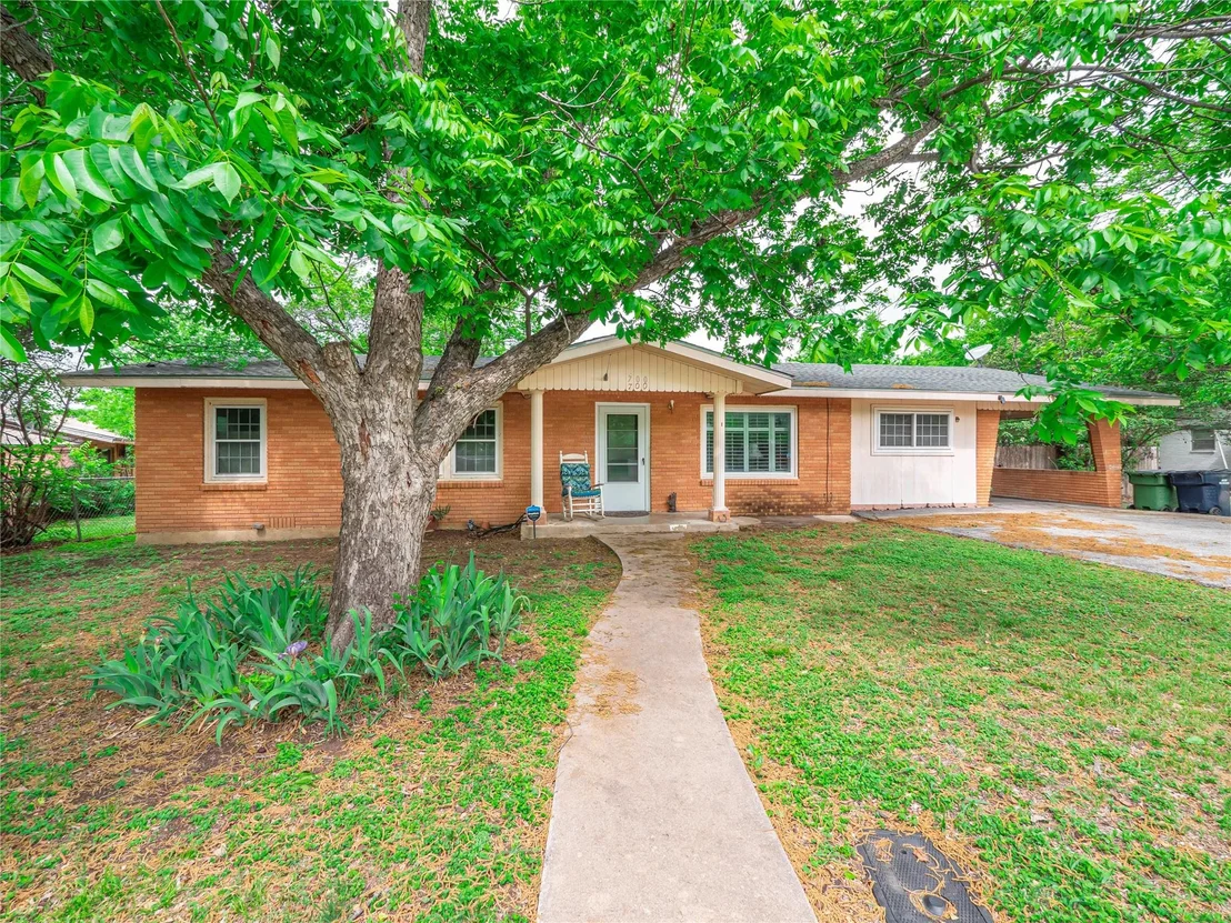 Photo of 700 Lewis DR
