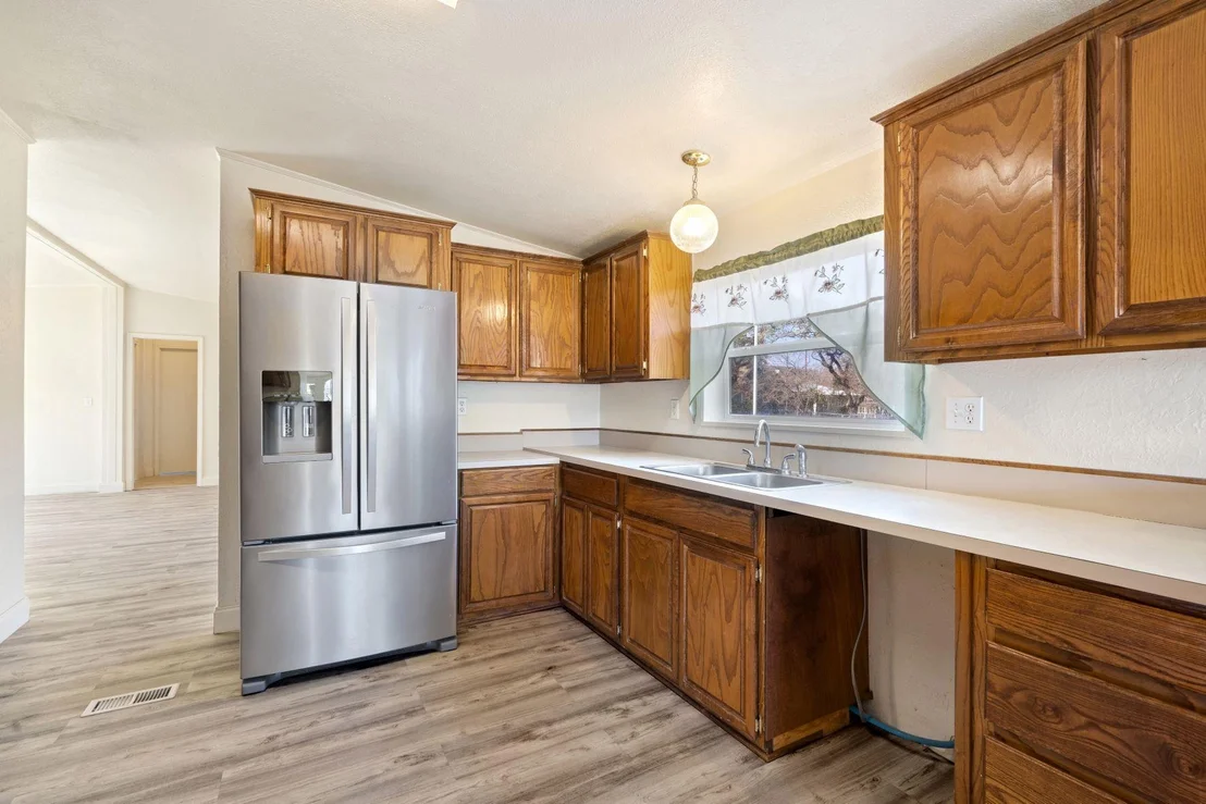 Photo of 502 E Pecan DR