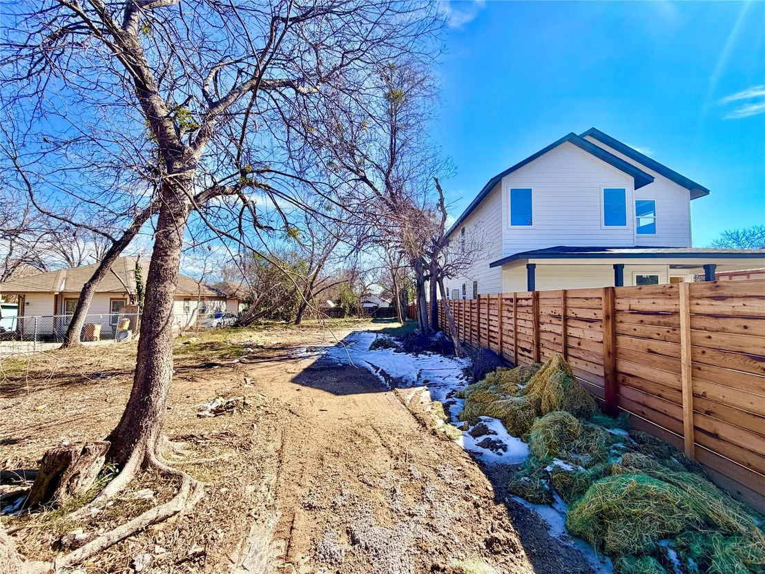 Photo of 7407 Carver Ave
