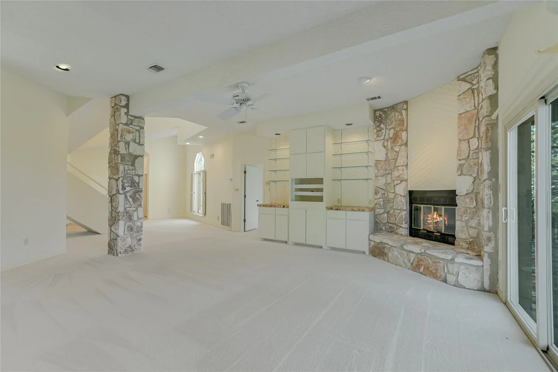 Photo of 900 Sharp Rock