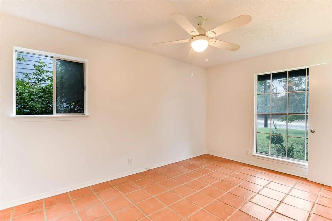 Photo of 100 E Lisa DR