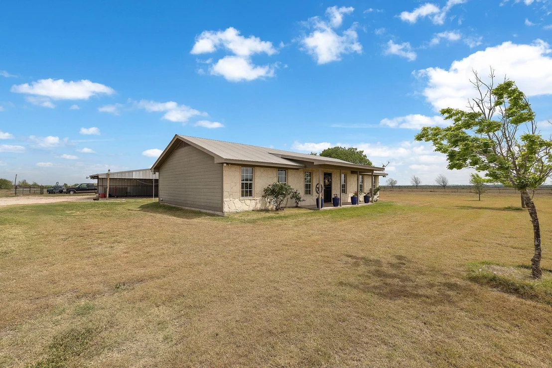 Photo of 851 County Road 454 RD