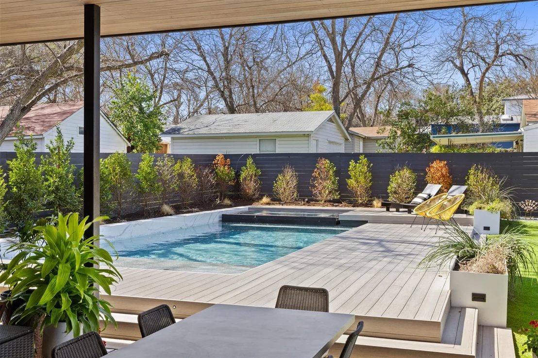 Photo of 1102 Kinney Ave