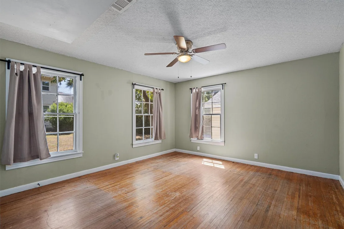 Photo of 1121 Lexington ST