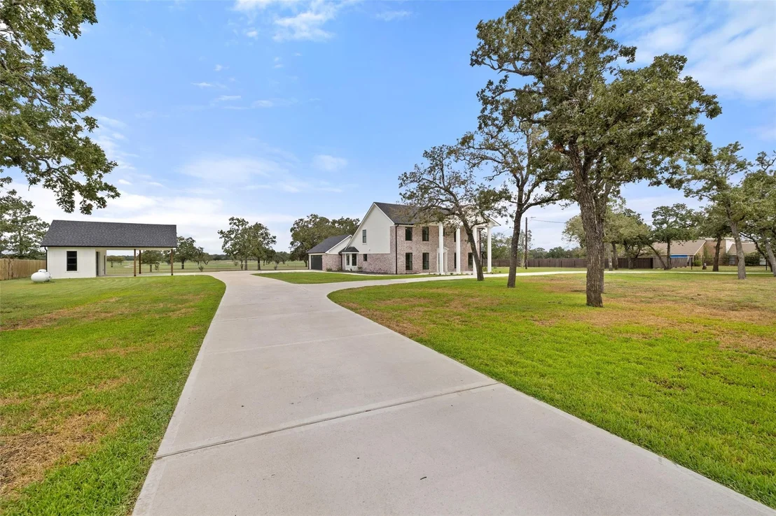 Photo of 1017 County Road 229 RD