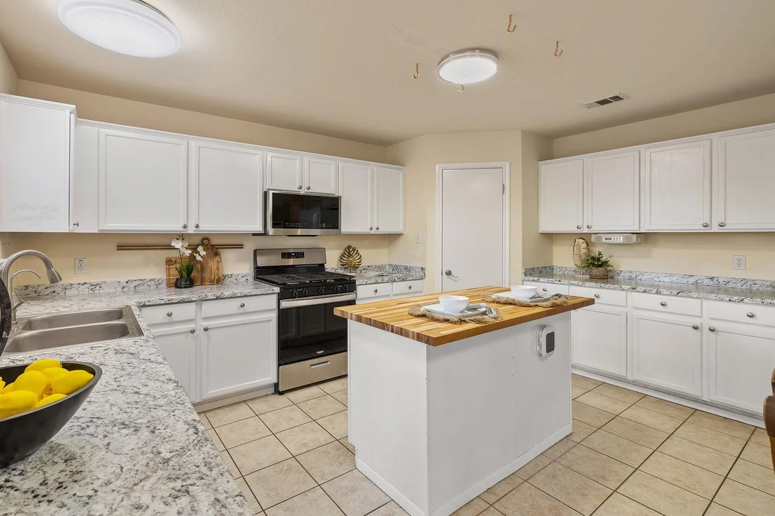 Photo of 1007 LAURELLEAF DR