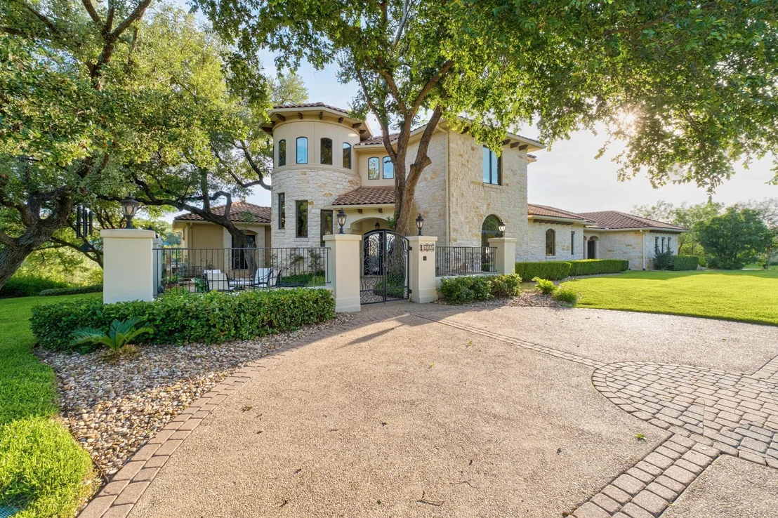 Photo of 16005 Chateau Ave